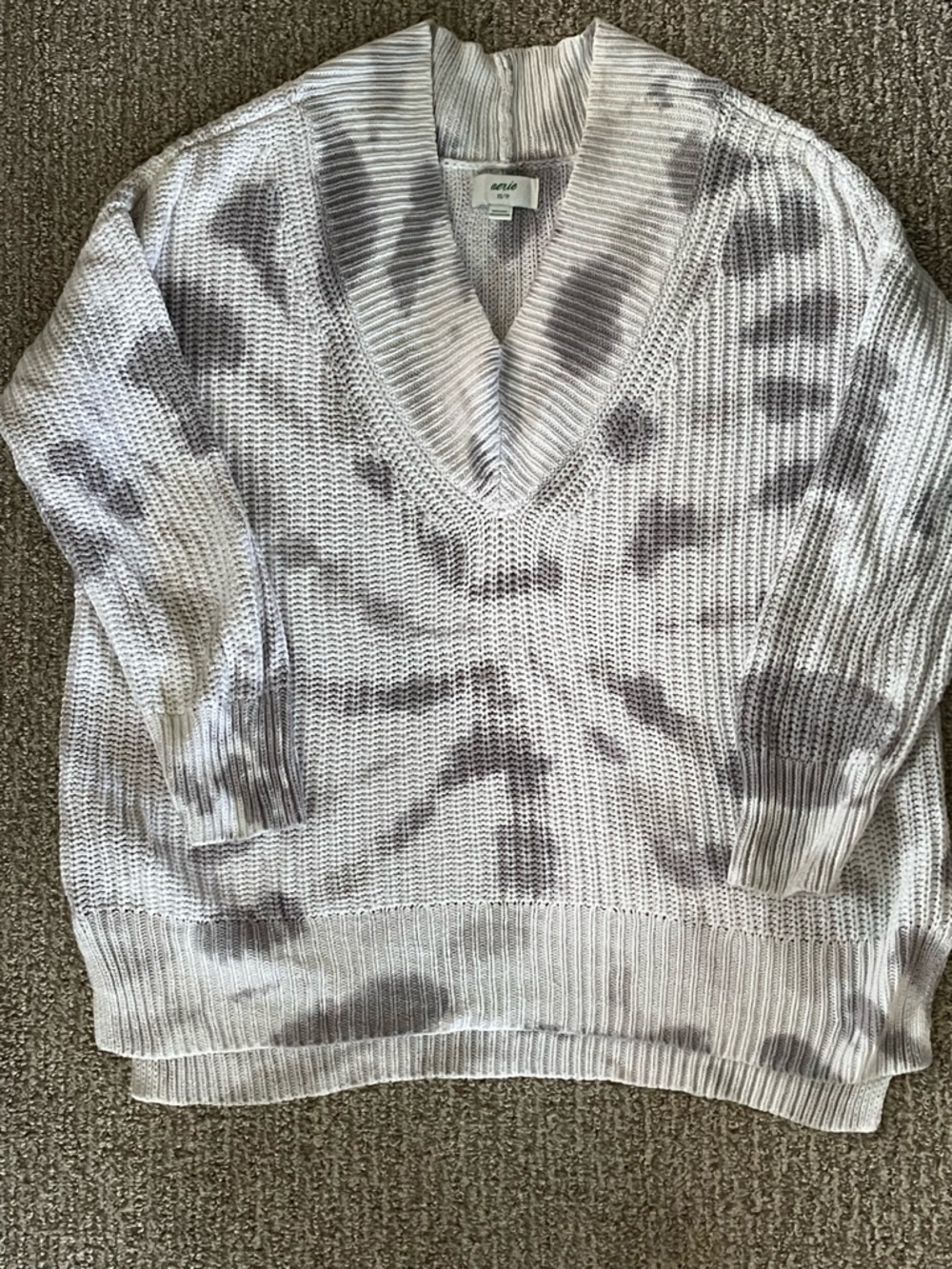 aerie White and Gray Tie-Dye V-Neck Sweater